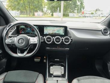 Mercedes EQA 300 4MATIC — photo 11