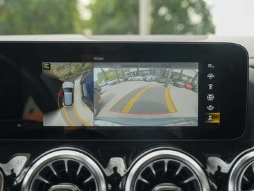 Mercedes EQA 300 4MATIC — photo 13