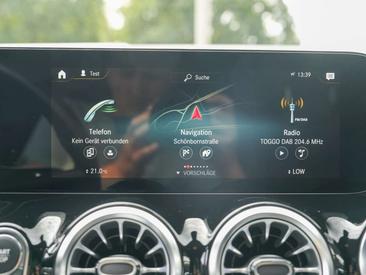 Mercedes EQA 300 4MATIC — photo 15