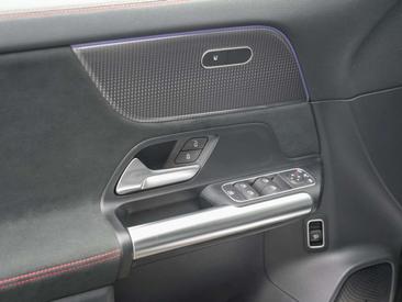 Mercedes EQA 300 4MATIC — photo 16