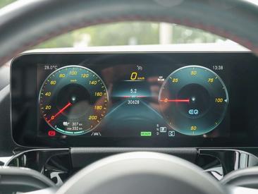 Mercedes EQA 300 4MATIC — photo 18