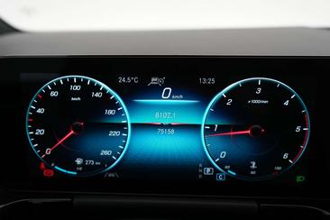 Mercedes GLA 200d — photo 14