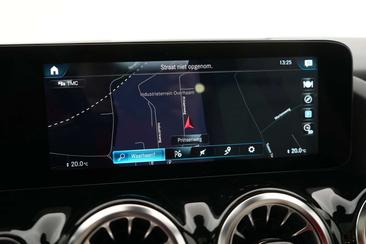 Mercedes GLA 200d — photo 15