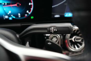 Mercedes GLA 200d — photo 16