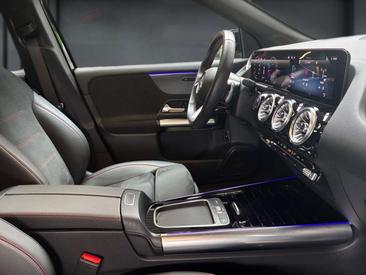 Mercedes GLA 200 — photo 15