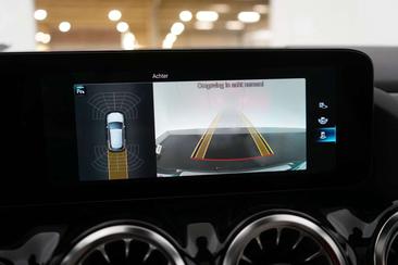 Mercedes GLA 200d — photo 31