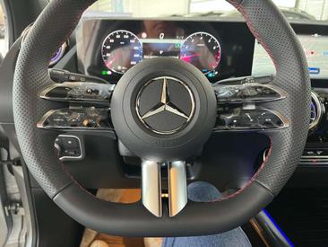 Mercedes GLA 200 — photo 14
