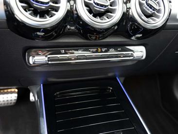 Mercedes GLB 200 — photo 15