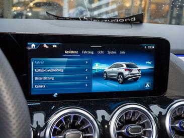 Mercedes GLA 180 — photo 12