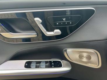 Mercedes GLC 300 D — photo 18