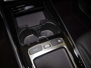 Mercedes GLB 180 — photo 12
