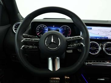 Mercedes GLA 200d — photo 11