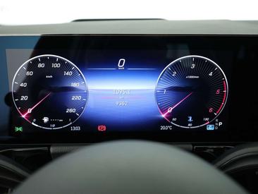 Mercedes GLA 200d — photo 12