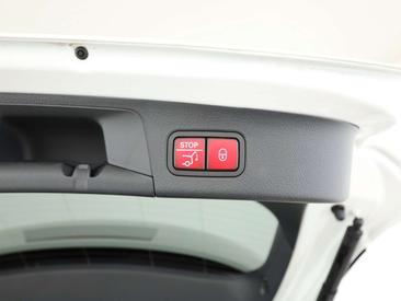 Mercedes GLA 200d — photo 25