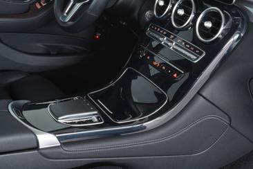 Mercedes GLC 300 D — photo 16