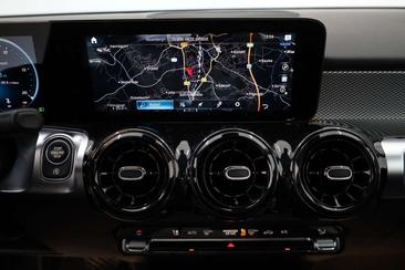 Mercedes GLB 200 — photo 10