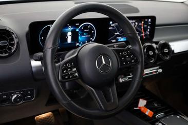 Mercedes GLB 200 — photo 16
