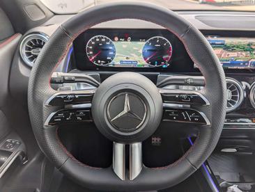 Mercedes GLB 200d — photo 13