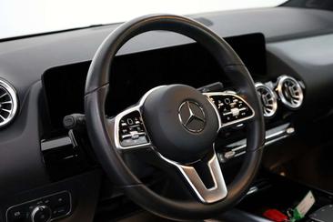 Mercedes EQA 250 — photo 15