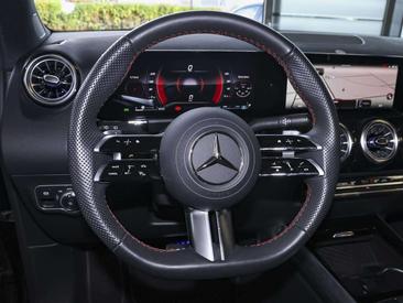 Mercedes GLA 200 — photo 11