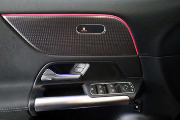 Mercedes EQA 250 — photo 18