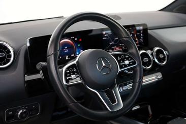 Mercedes GLA 250e — photo 14