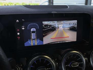 Mercedes GLA 200 — photo 15