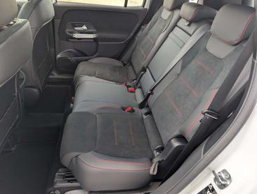 Mercedes GLB 200d — photo 21