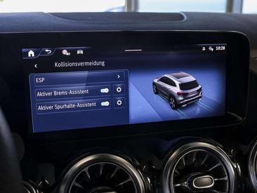 Mercedes GLA 200 — photo 13