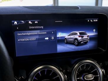 Mercedes GLA 200 — photo 14
