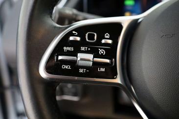 Mercedes GLA 250e — photo 19