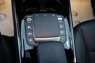 Mercedes GLA 250e — photo 21