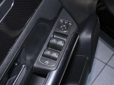 Mercedes GLA 200 — photo 17