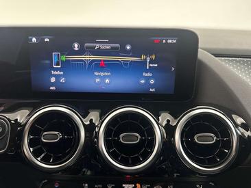 Mercedes GLA 180 — photo 9
