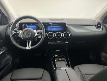 Mercedes GLA 180 — photo 10