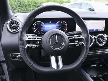 Mercedes GLA 200 — photo 11