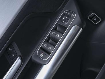 Mercedes GLA 200 — photo 15