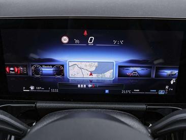 Mercedes GLA 200 — photo 17