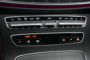 Mercedes Classe E 300 AMG Line — photo 21