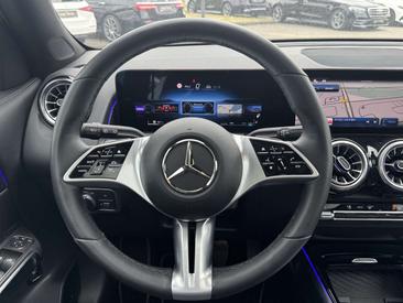 Mercedes GLB 220 Night Edition — photo 12