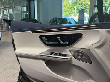 Mercedes EQE 350 Night Edition — photo 14