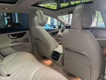 Mercedes EQE 350 Night Edition — photo 17