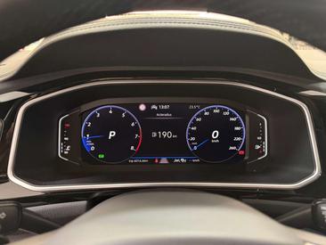 Volkswagen T-Roc R-Line — photo 15