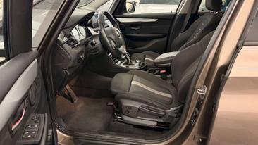 BMW Série 2 Berline 218d — photo 7