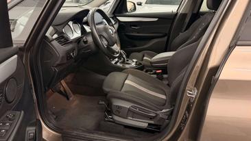 BMW Série 2 Berline 218d — photo 8