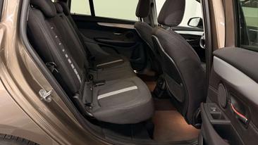 BMW Série 2 Berline 218d — photo 10