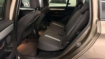 BMW Série 2 Berline 218d — photo 11