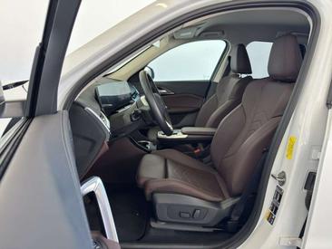 BMW IX1 XDrive30 — photo 7