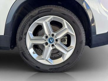 BMW IX1 XDrive30 — photo 9