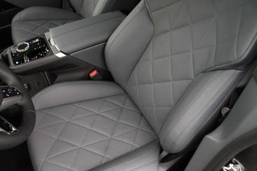 BMW IX XDrive60 — photo 8